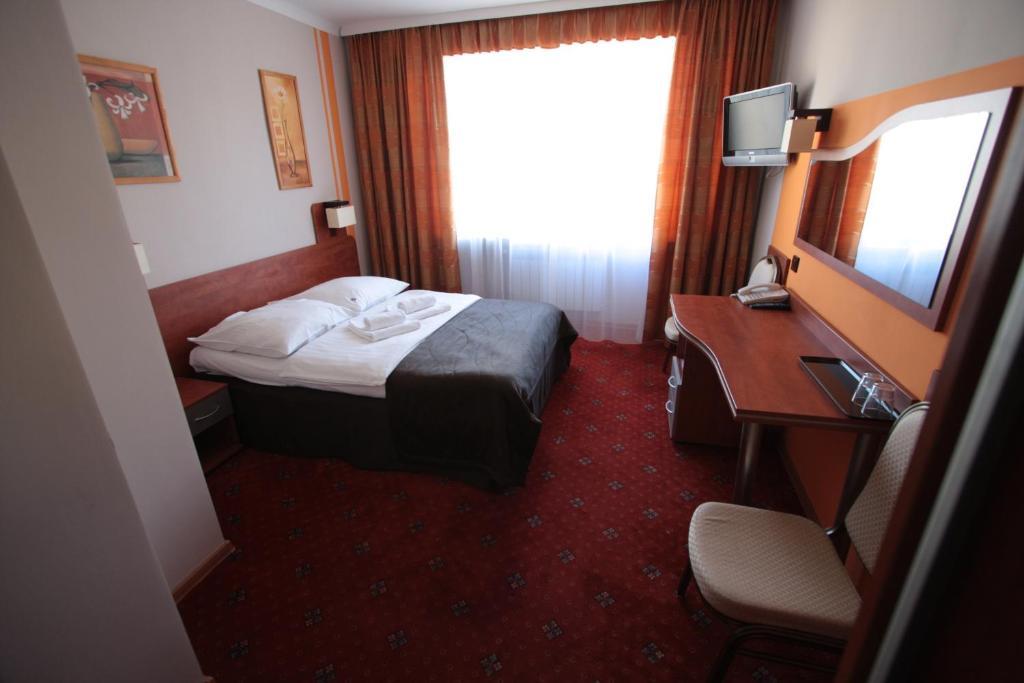 סוסנוביץ' Hotel Orion חדר תמונה